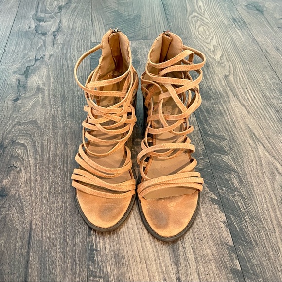 Coconuts Women Neptune Gladiator Style Sandals in Tan Suede Size 9 - Picture 6 of 6